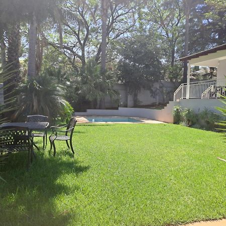8 On Acacia Guesthouse Bedfordview Екстериор снимка