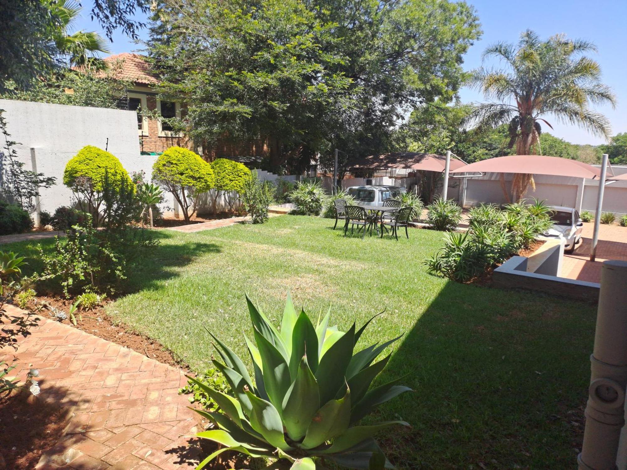 8 On Acacia Guesthouse Bedfordview Екстериор снимка