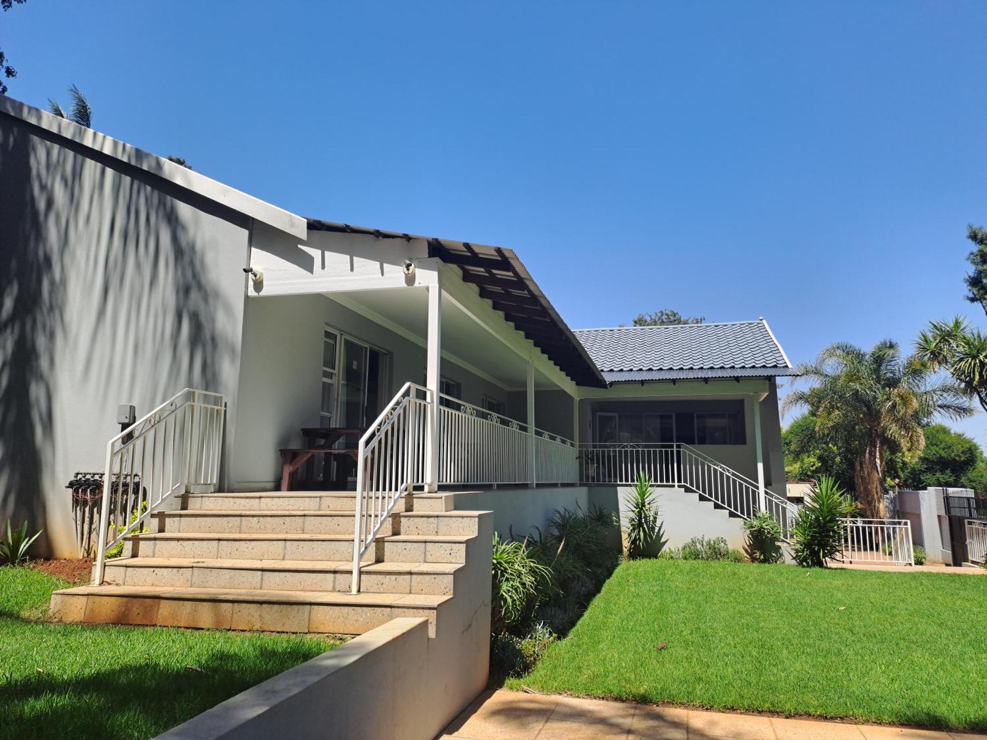 8 On Acacia Guesthouse Bedfordview Екстериор снимка