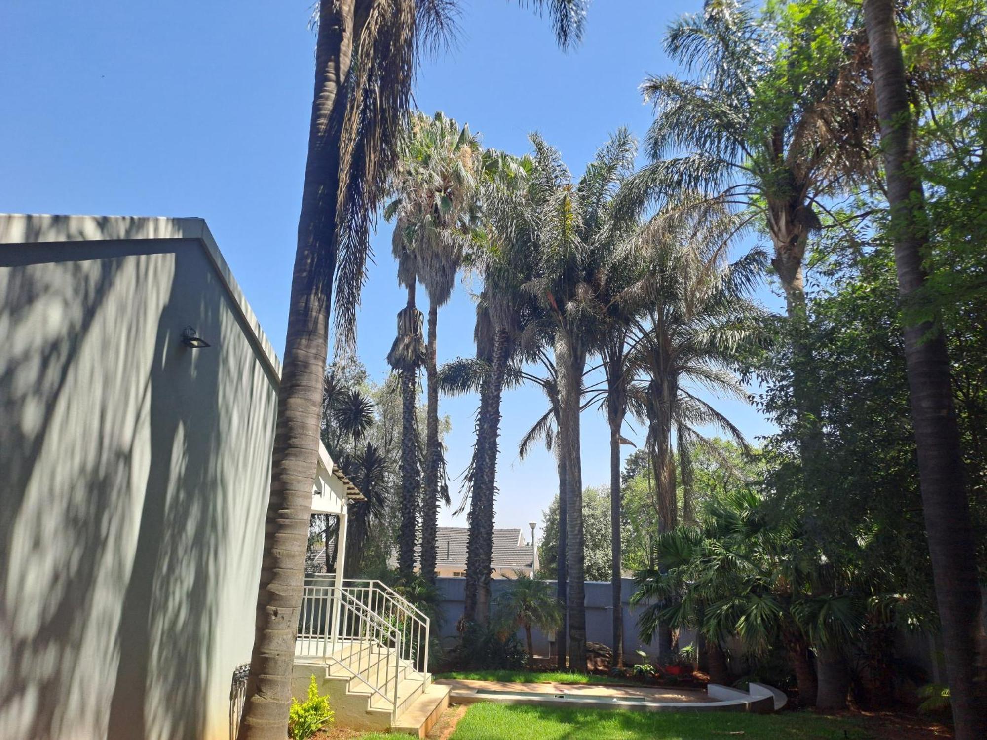 8 On Acacia Guesthouse Bedfordview Екстериор снимка
