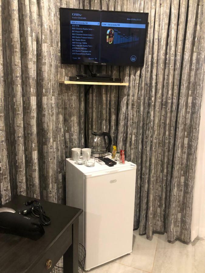 8 On Acacia Guesthouse Bedfordview Екстериор снимка