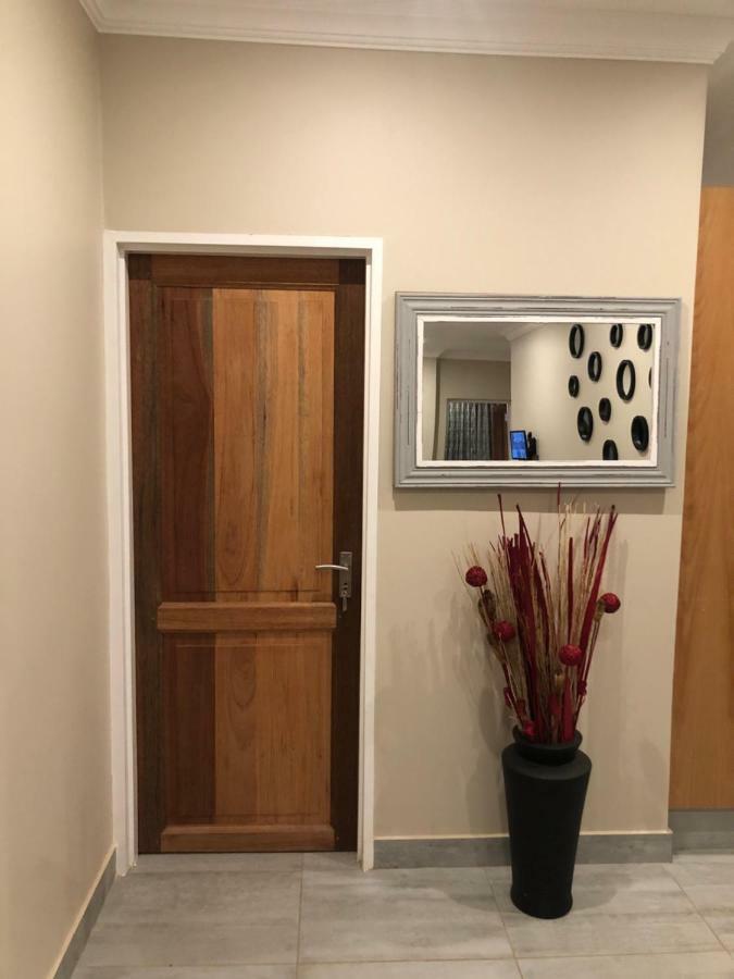 8 On Acacia Guesthouse Bedfordview Екстериор снимка