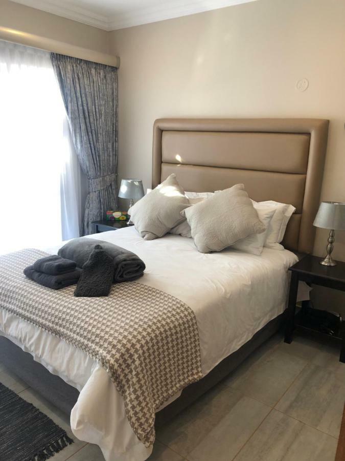 8 On Acacia Guesthouse Bedfordview Екстериор снимка