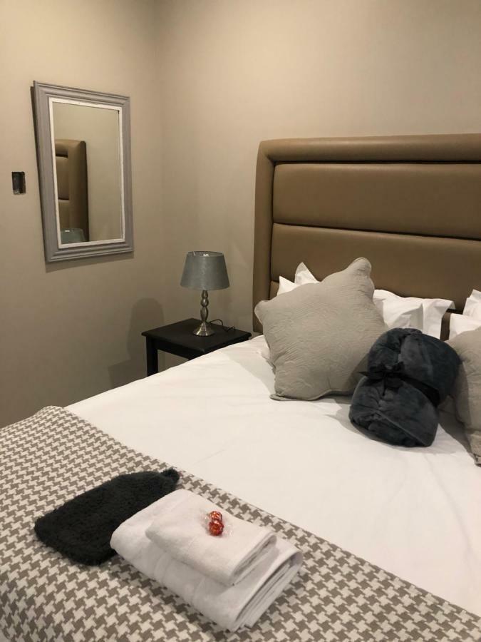 8 On Acacia Guesthouse Bedfordview Екстериор снимка