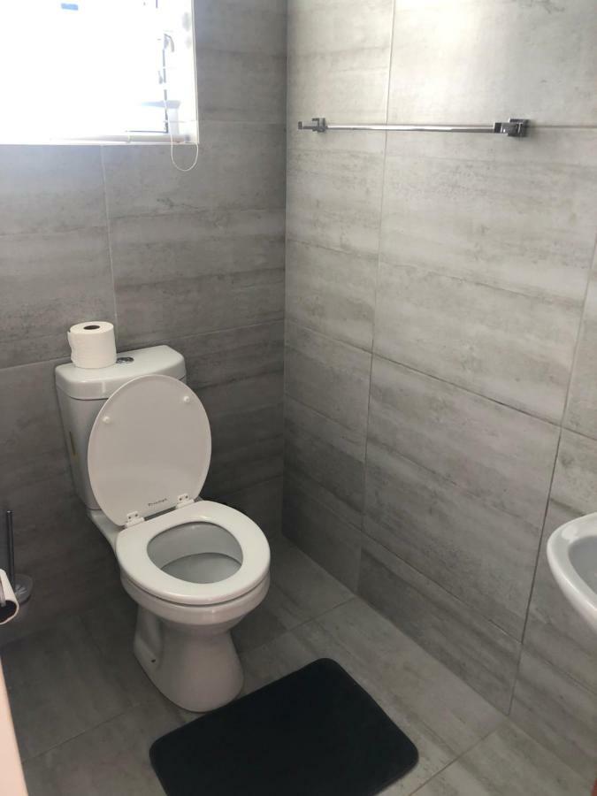 8 On Acacia Guesthouse Bedfordview Екстериор снимка