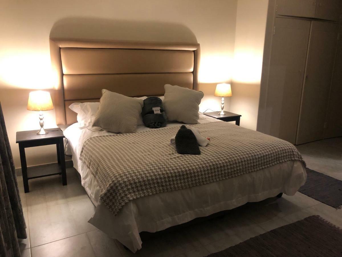 8 On Acacia Guesthouse Bedfordview Екстериор снимка