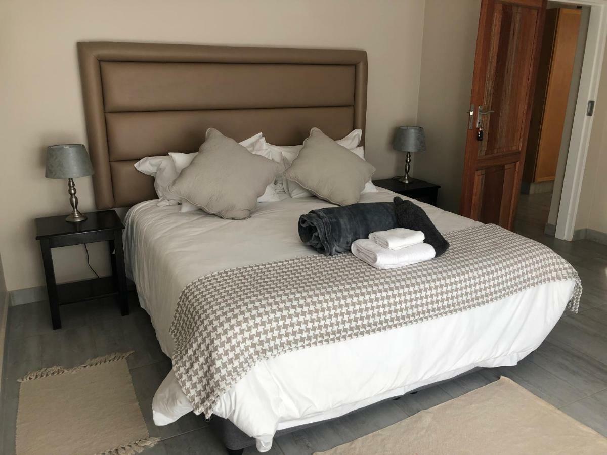 8 On Acacia Guesthouse Bedfordview Екстериор снимка