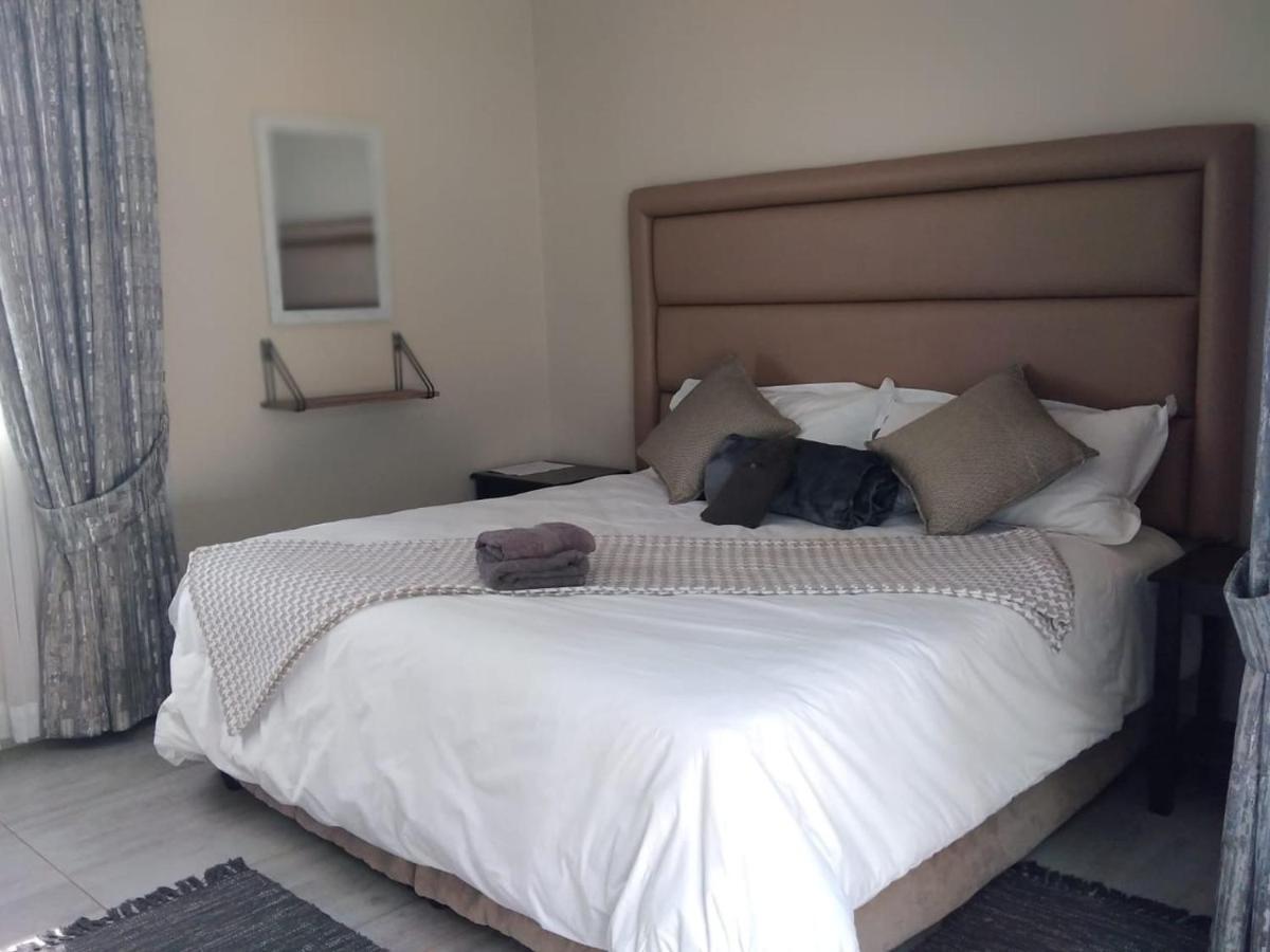8 On Acacia Guesthouse Bedfordview Екстериор снимка