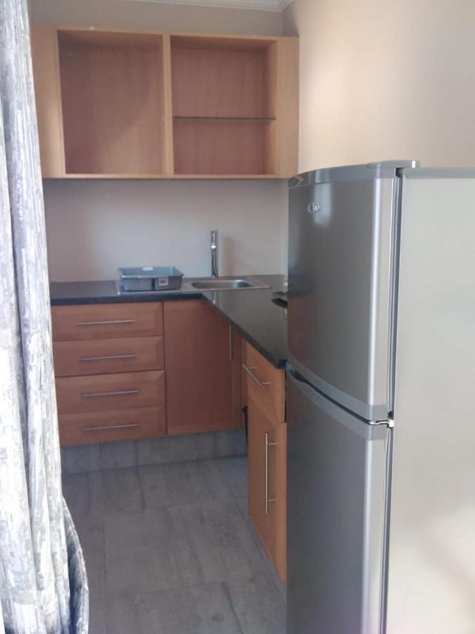 8 On Acacia Guesthouse Bedfordview Екстериор снимка
